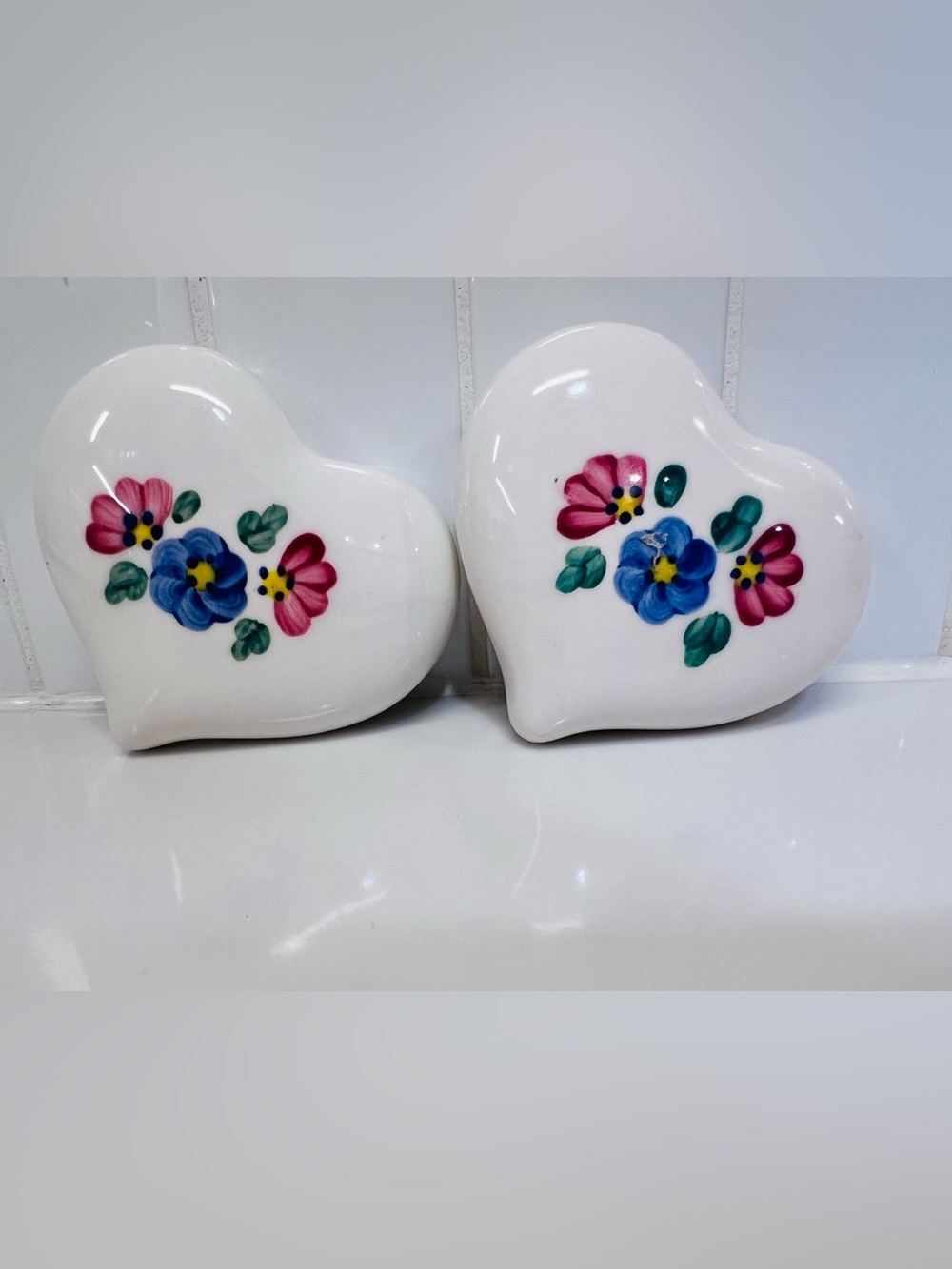 Vintage HOMCO Hand-painted Ceramic Wall Heart  a small floral design Set Of 2